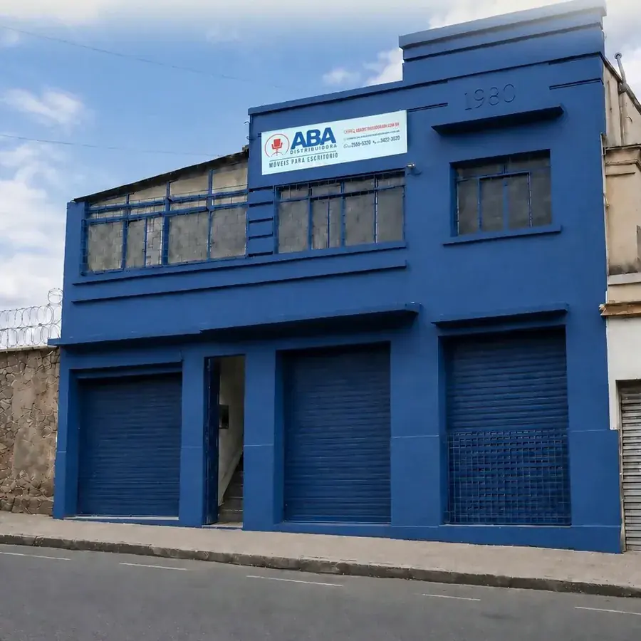 Fachada azul do showroom da ABA na Rua Itapecerica